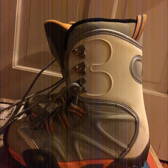Men’s snowboarding boots